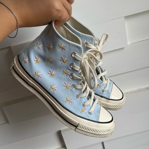 Converse - Picture 2 of 2